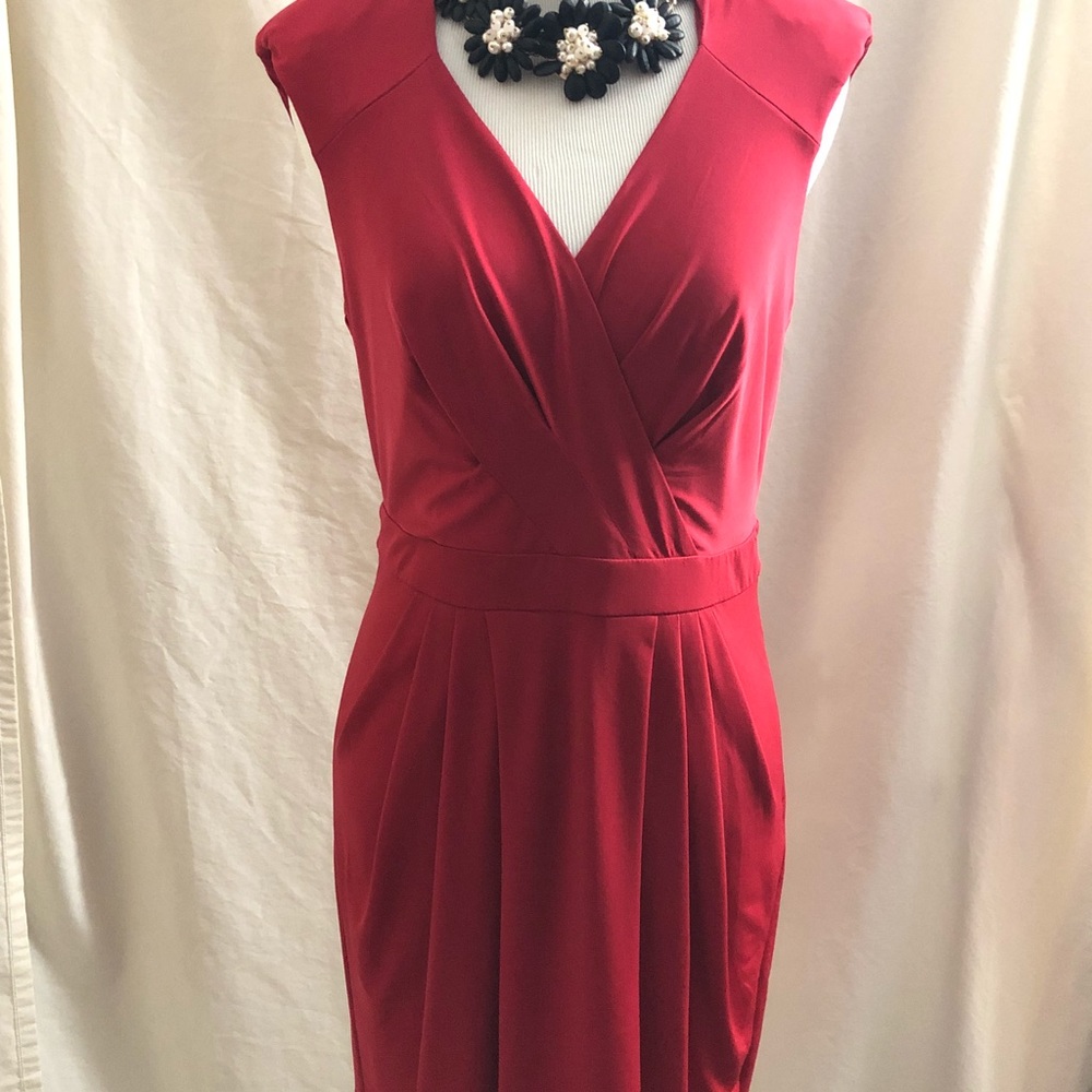 Beautiful Classic Red Dress Midi - Picture 3 of 7
